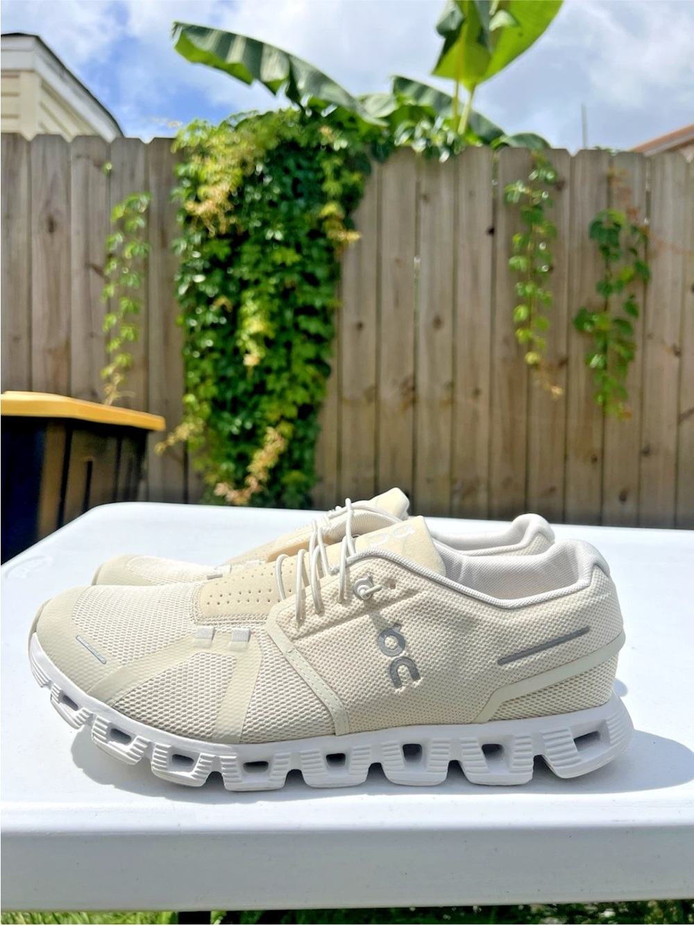 Menโs On Cloud Running Athletic Shoes โ Cream/White size 10.5